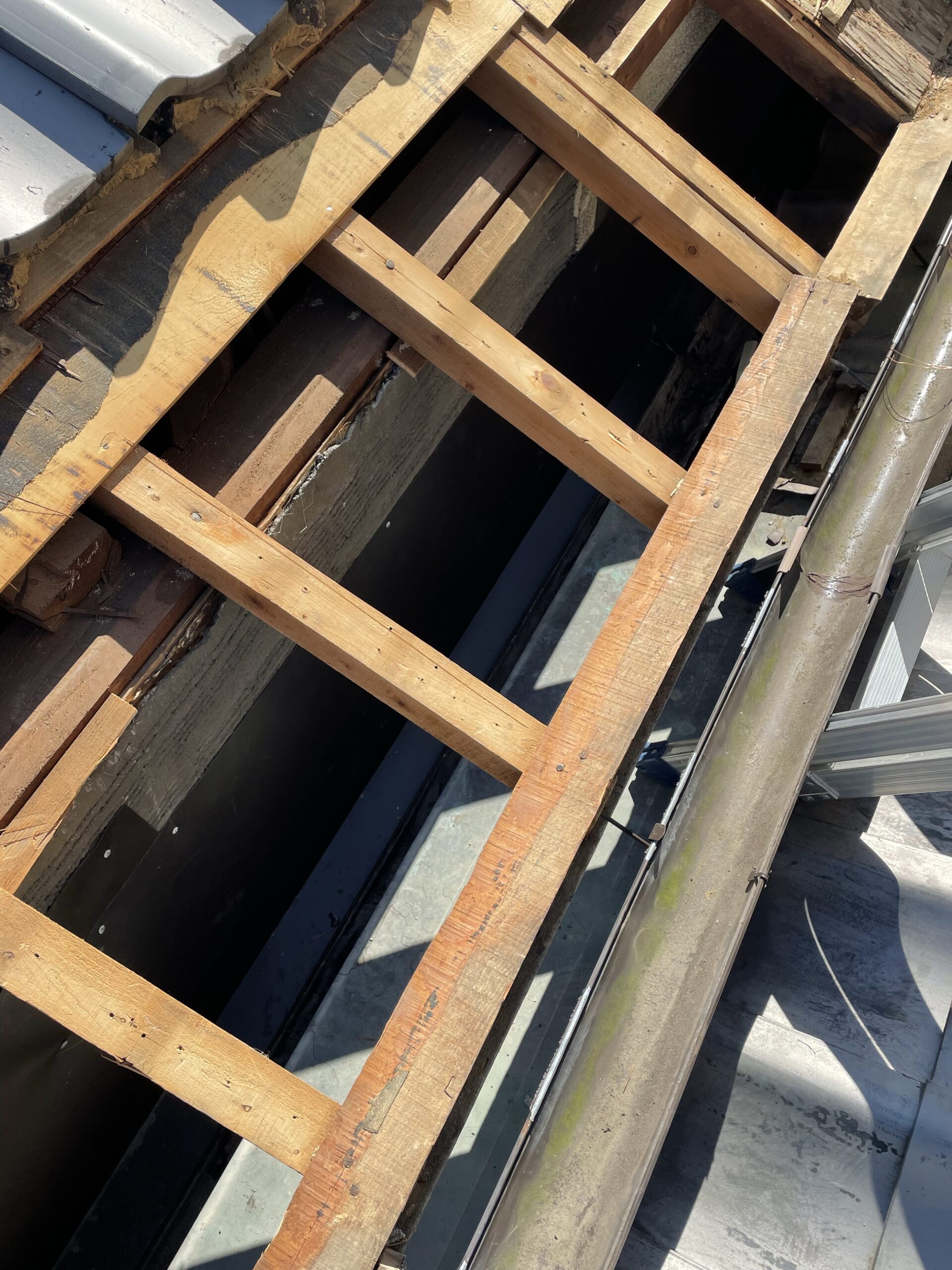 瓦屋根めくり谷樋入替