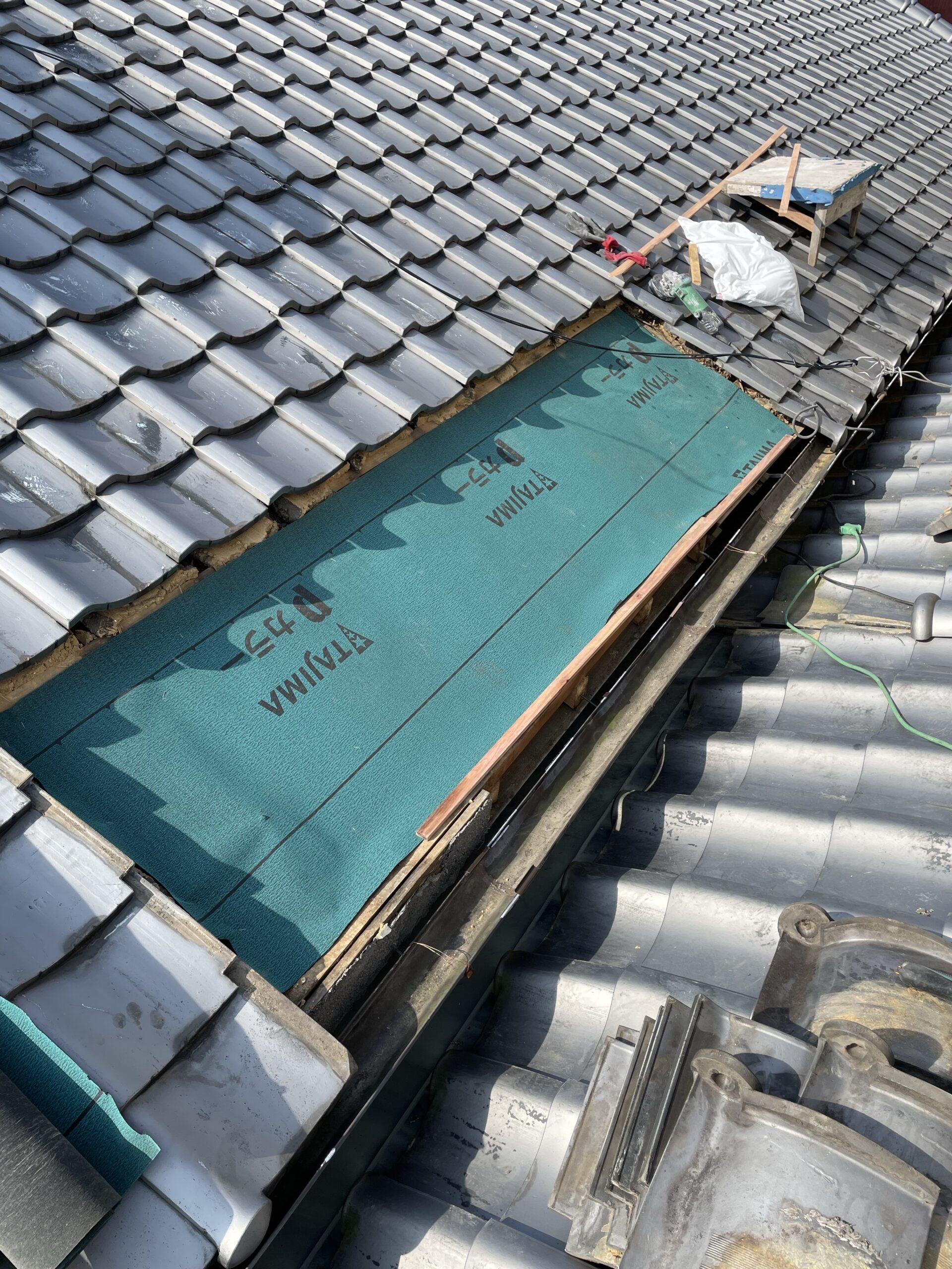 屋根瓦葺き復旧