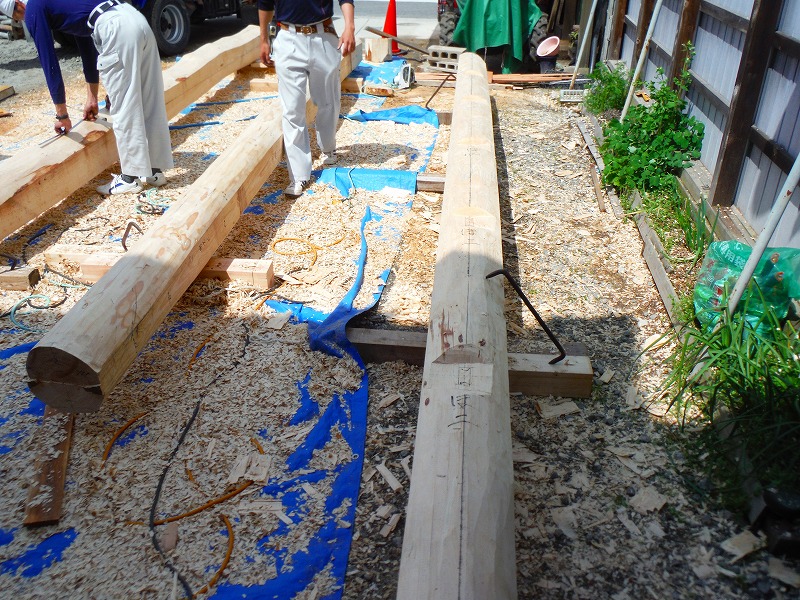 構造・丸太梁・差し鴨居加工